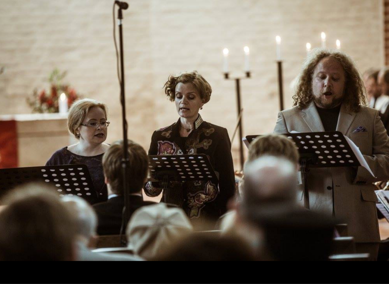 Karmen Puis, Atlan Karp ja
Elke Unt tarttolaismaisemassa. (Voit suurentaa kuvan
klikkaamalla!)